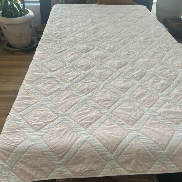 Serena & Lily Quilt Pink White Diamond Diagonal Pattern Reversible 94x87" Queen - Picture 1 of 13